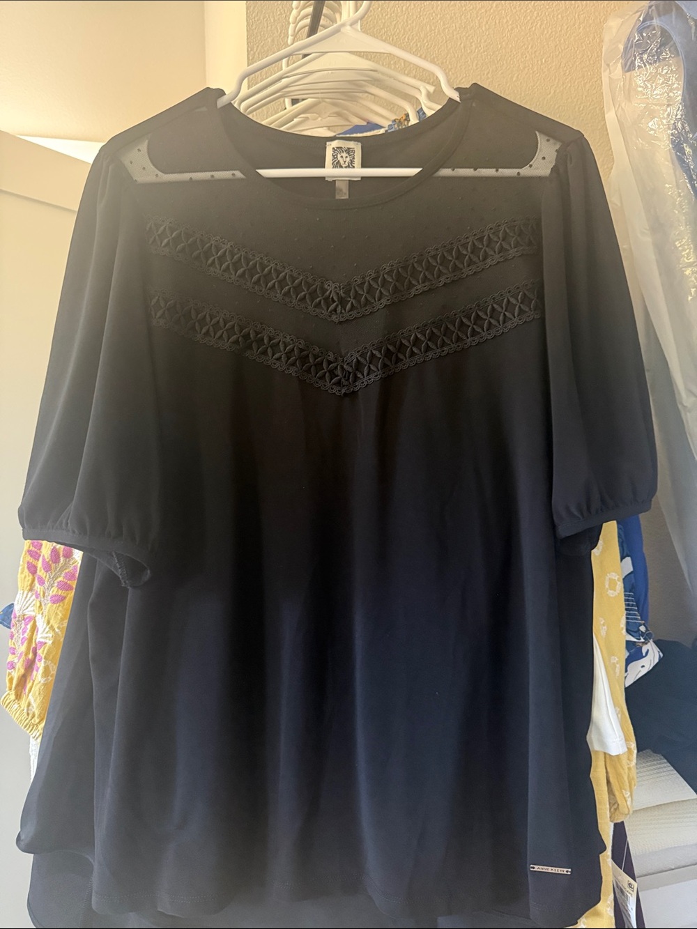 Anne Klein Black Short-Sleeve Tunic with Lace Chevron Detail XL Beautiful
